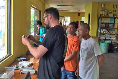 Professional scissor-maker Pete Walstab shares his skills with some local Filipino men